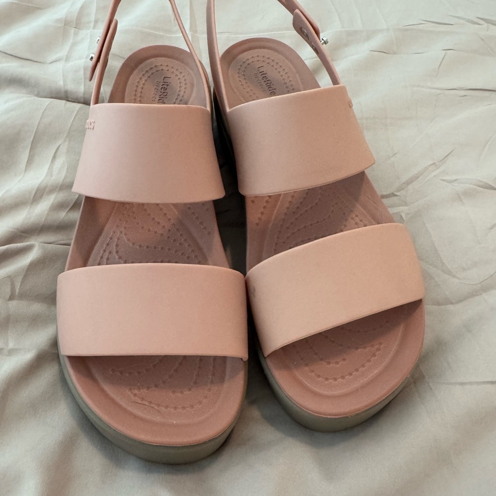 CROCS Women's Blush Sandals EUC